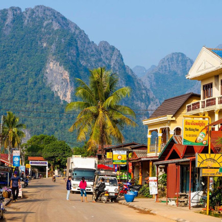 VANG VIENG - PHONSAVAN