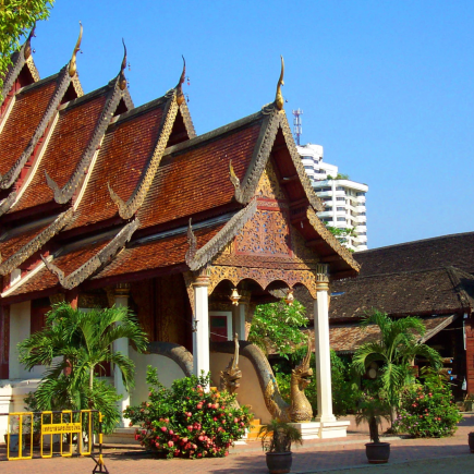 THAI FARMER HOUSE - GATEKARAM TEMPLE-CHEDI LUNG TEMPLE-DOI SUTEHP PRIVATE CAR ENGLISH GUIDE 