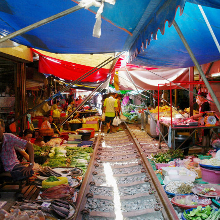 BANGKOK – MERCADO DEL TREN – MERCADO FLOTANTE – KANCHANABURI