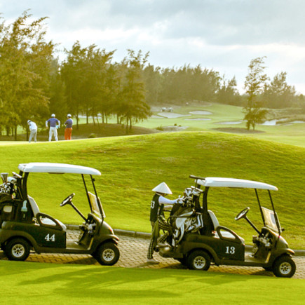 GOLFING AT MONTGOMERIE LINKS GOLF COURSE