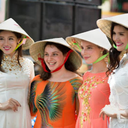 HIGHLIGHTS OF HA NOI - PHOTOGRAPH WITH AO DAI