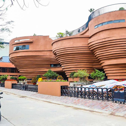 HA NOI CITY HALF DAY - BAT TRANG VILLAGE TOUR