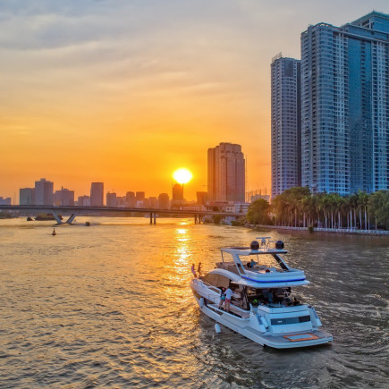 HUE - FLIGHT TO HO CHI MINH CITY (SAI GON)