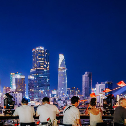 Ho Chi Minh Arrival - Visiting a barber Shop - The Bar Street