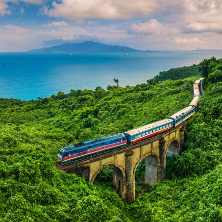 SCENIC TRAIN JOURNEY FROM DA NANG TO HUE