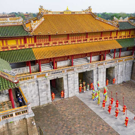 HUE CITY TOUR BY MOTORBIKE – TRANSFER TO HOI AN