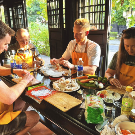 HOI AN – MARKET VISIT & RED BRIDGE COOKING CLASS