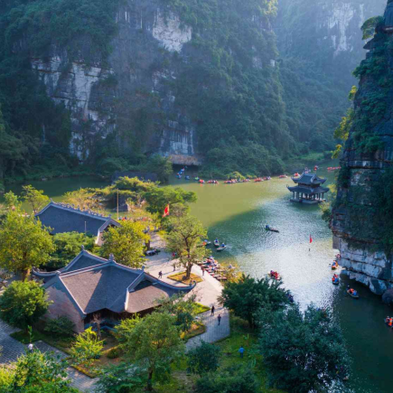 NINH BINH (TRANG AN & MUA CAVE) – DONG HOI BY TRAIN