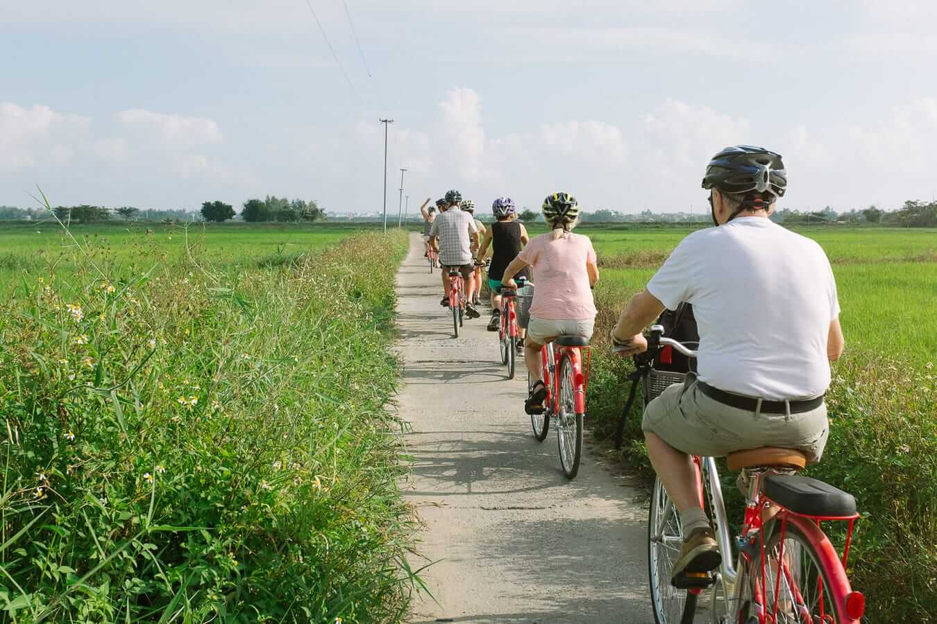 group-of-cyclists.jpg (128 KB)