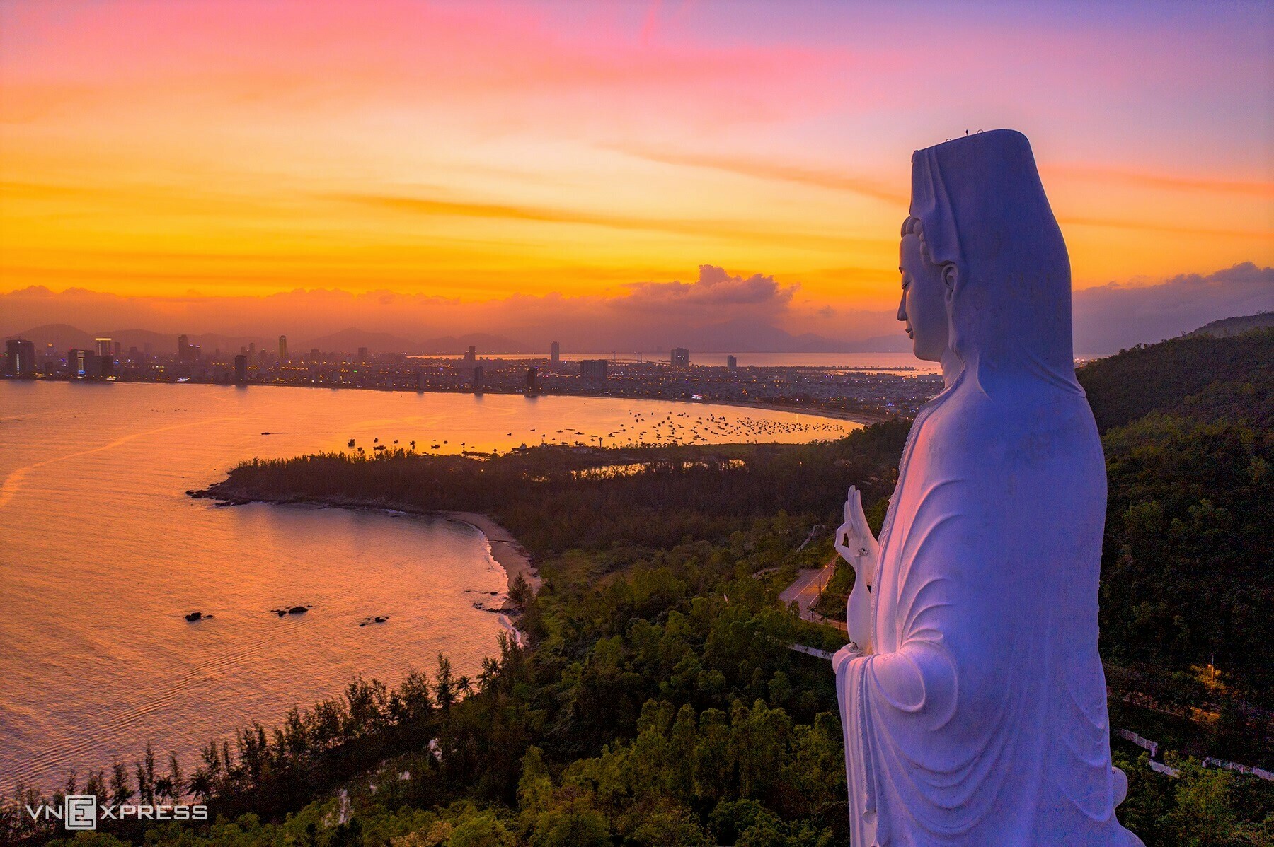 LINH_UNG.jpg (588 KB)