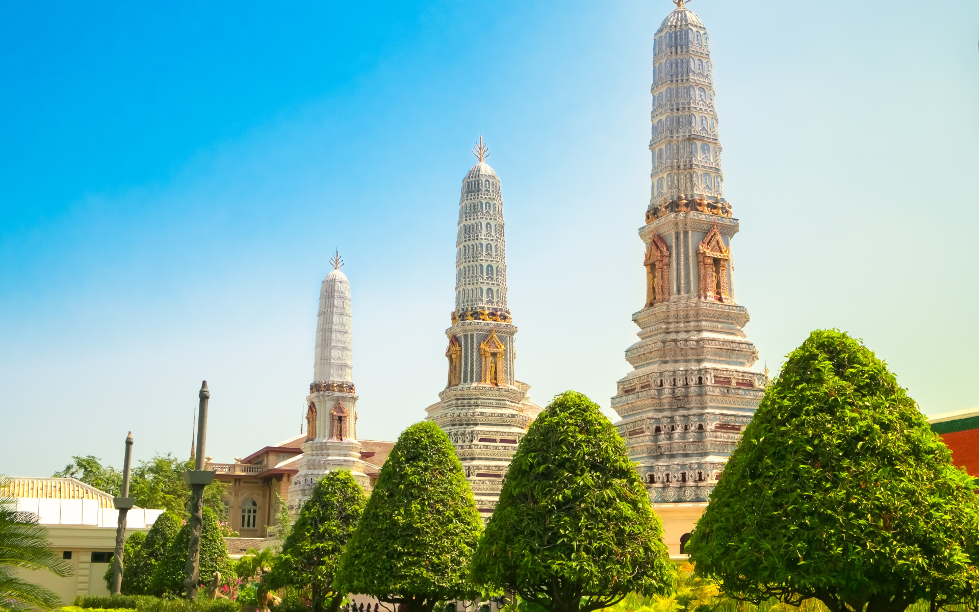 enjoy-authentic-experiences-and-the-best-things-to-do-in-bangkok.jpg (837 KB)