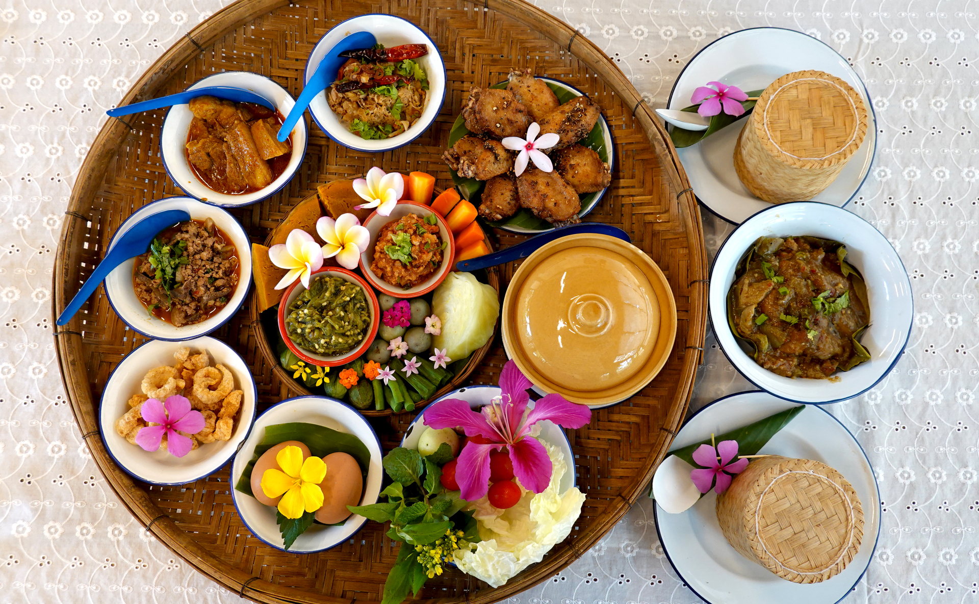 enjoy-authentic-experiences-and-the-best-things-to-do-in-bangkok11.jpg (2.68 MB)