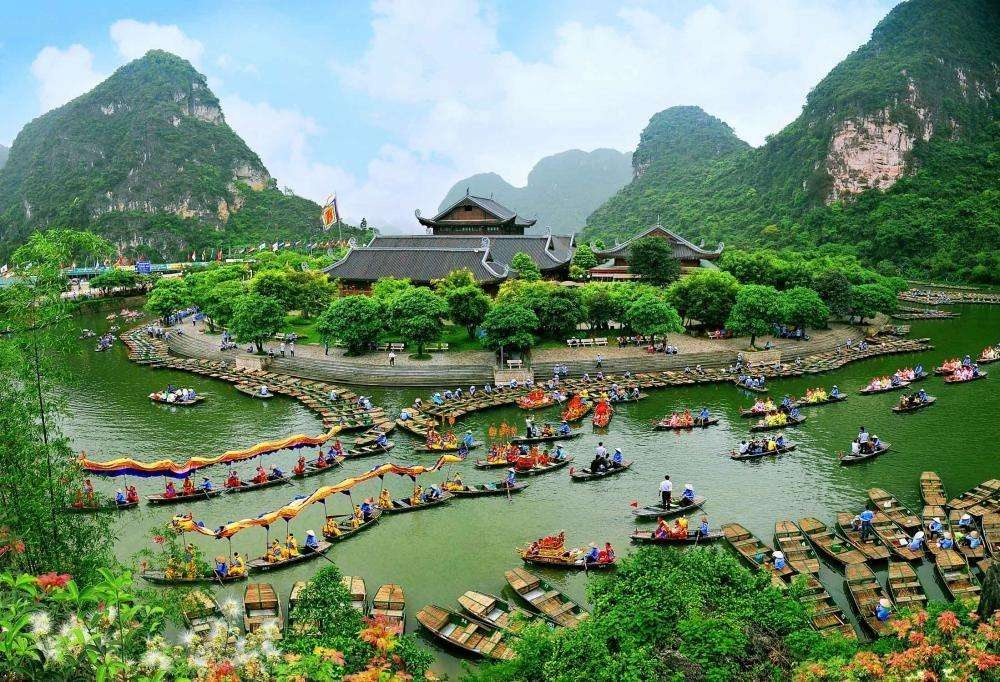 Traditional boat festival at Trang An landscape complex in Ninh Binh